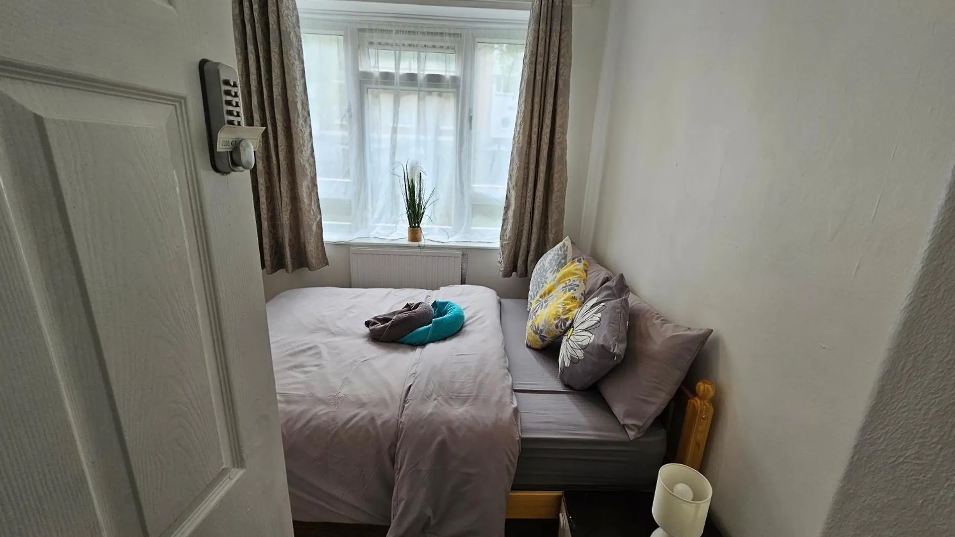 Globe Rooms London Guest house
